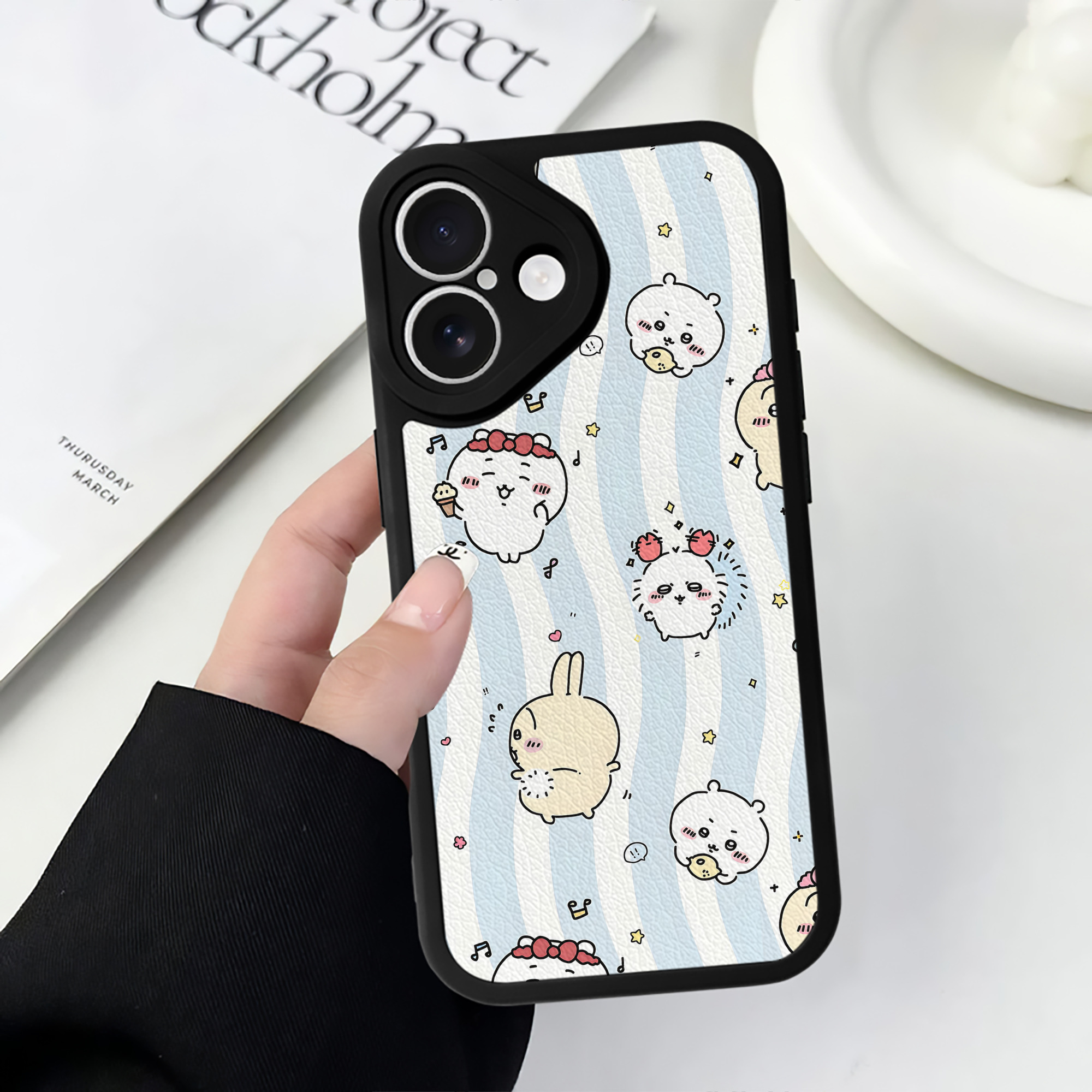 （画像用） ちいかわ Chii-kawa 【iPhone 16シリーズ対応】シリコンスマホケース（レザー調） 材質：シリコン